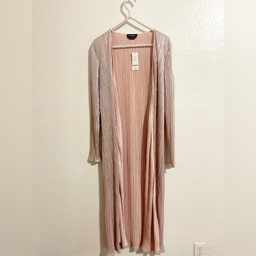 bebe Pleated Open-Front Duster in Blush